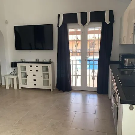Casa Paraiso Tenerife, Stunning Family With Totally Secluded Pool Area, Wheelchair Friendly San Miguel de Abona