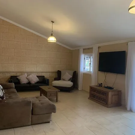 Casa Paraiso Tenerife, Stunning Family With Totally Secluded Pool Area, Wheelchair Friendly Villa *