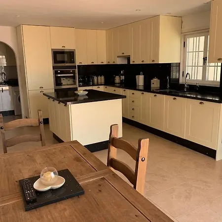 Casa Paraiso Tenerife, Stunning Family With Totally Secluded Pool Area, Wheelchair Friendly Villa San Miguel de Abona