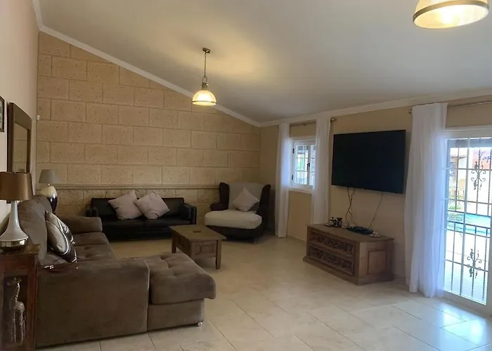 Casa Paraiso Tenerife, Stunning Family With Totally Secluded Pool Area, Wheelchair Friendly Villa *